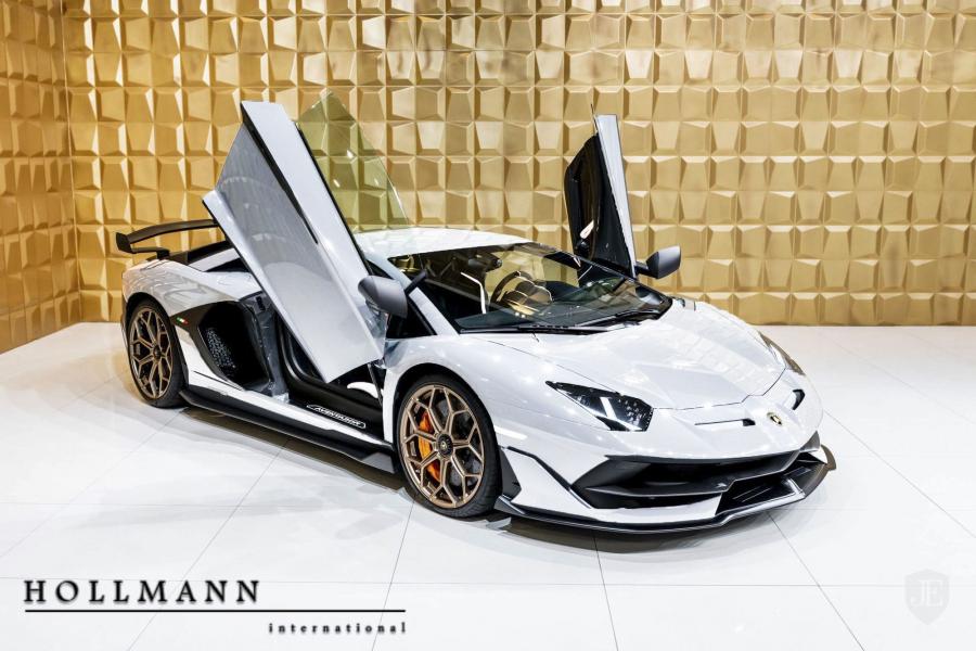  Lamborghini Aventador SVJ White & Gold 2018 года  (фото 1 из 17)